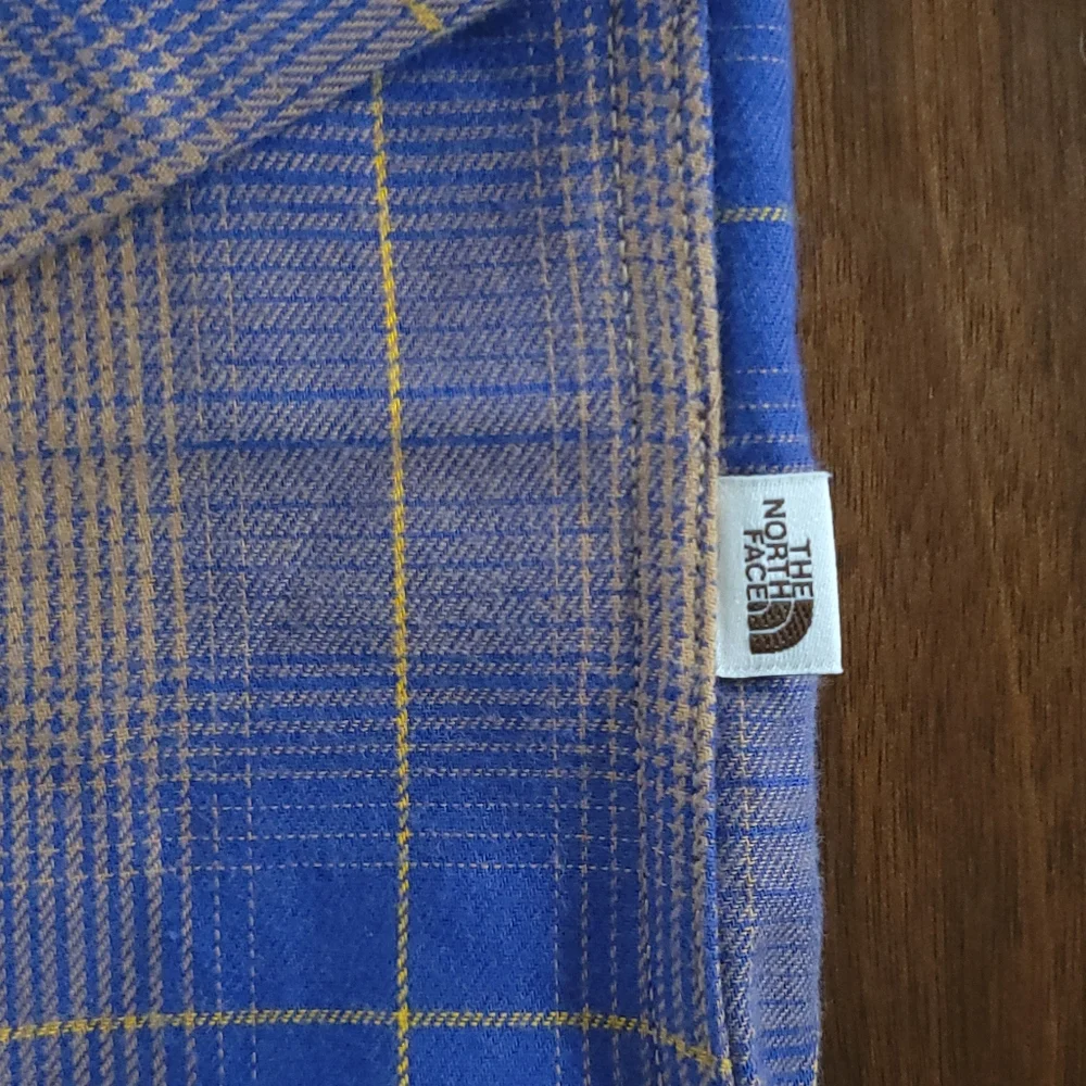 The North Face Mens Arroyo LW Flannel Shirt Size S Almond‎ Butter Plaid NWT